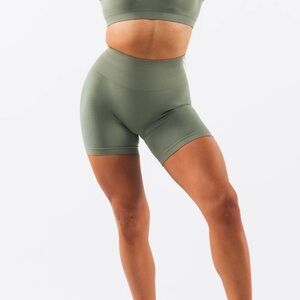 Alphalete 5” Contour Short Noble Green XS